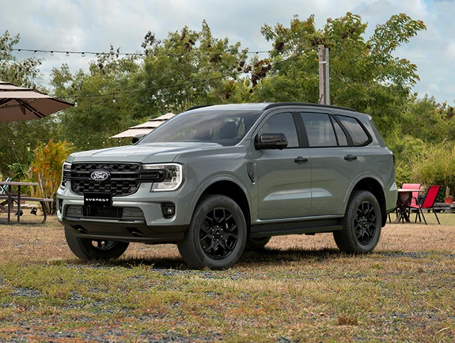Ford Everest Sport 2.0L 4x2 toàn cảnh ngoại thất thể thao tại Ford Mỹ Đình