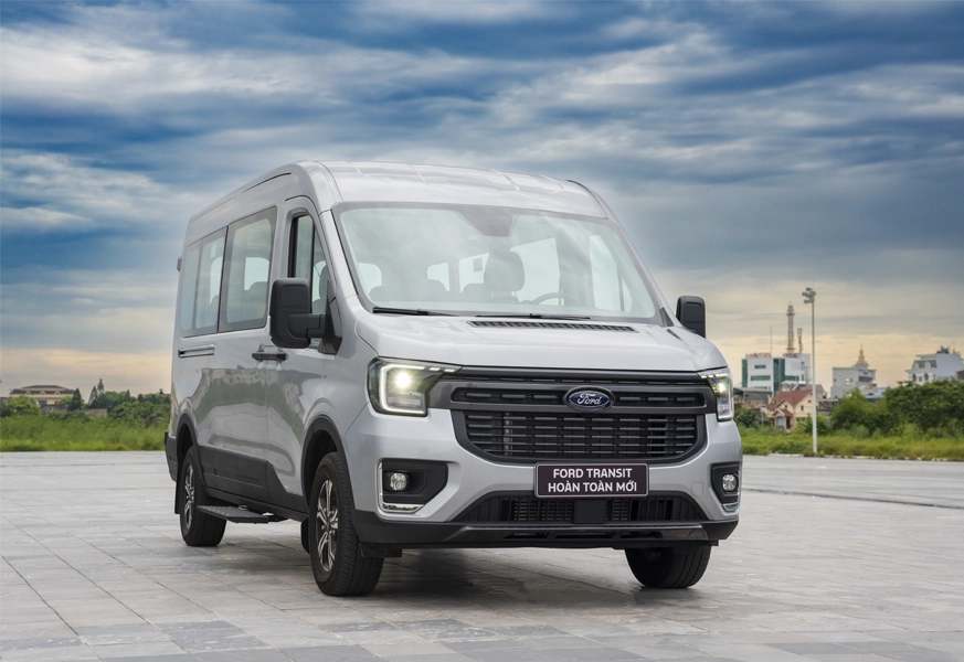 Ford Transit Trend 16 chỗ toàn cảnh ngoại thất tại Ford Mỹ Đình